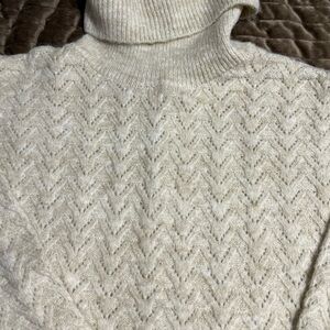 Old Navy Cream Turtleneck Sweater NWT